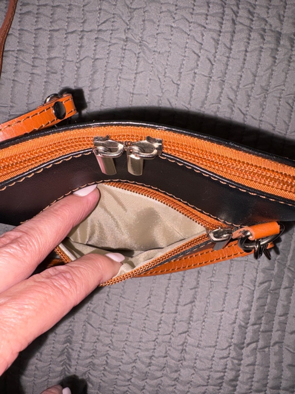 Vera Pelle Italian Leather Crossbody Bag - Classic Two-Tone Design - Picture 8 of 9